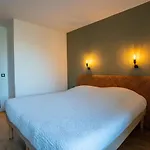 Ac Tourisme - Avec Piscine Et Tennis Apartmán