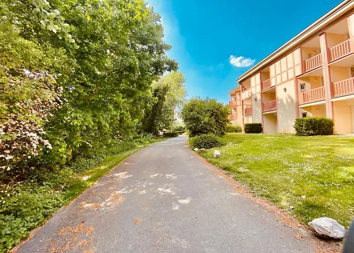 Ac Tourisme - Avec Piscine Et Tennis