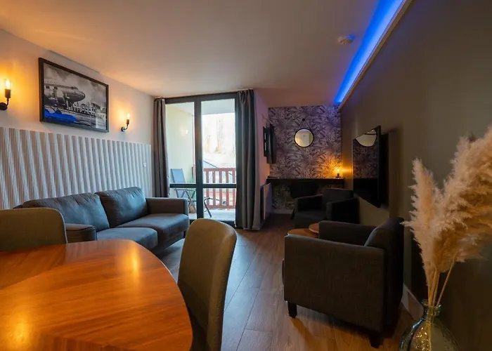 Ac Tourisme - Avec Piscine Et Tennis